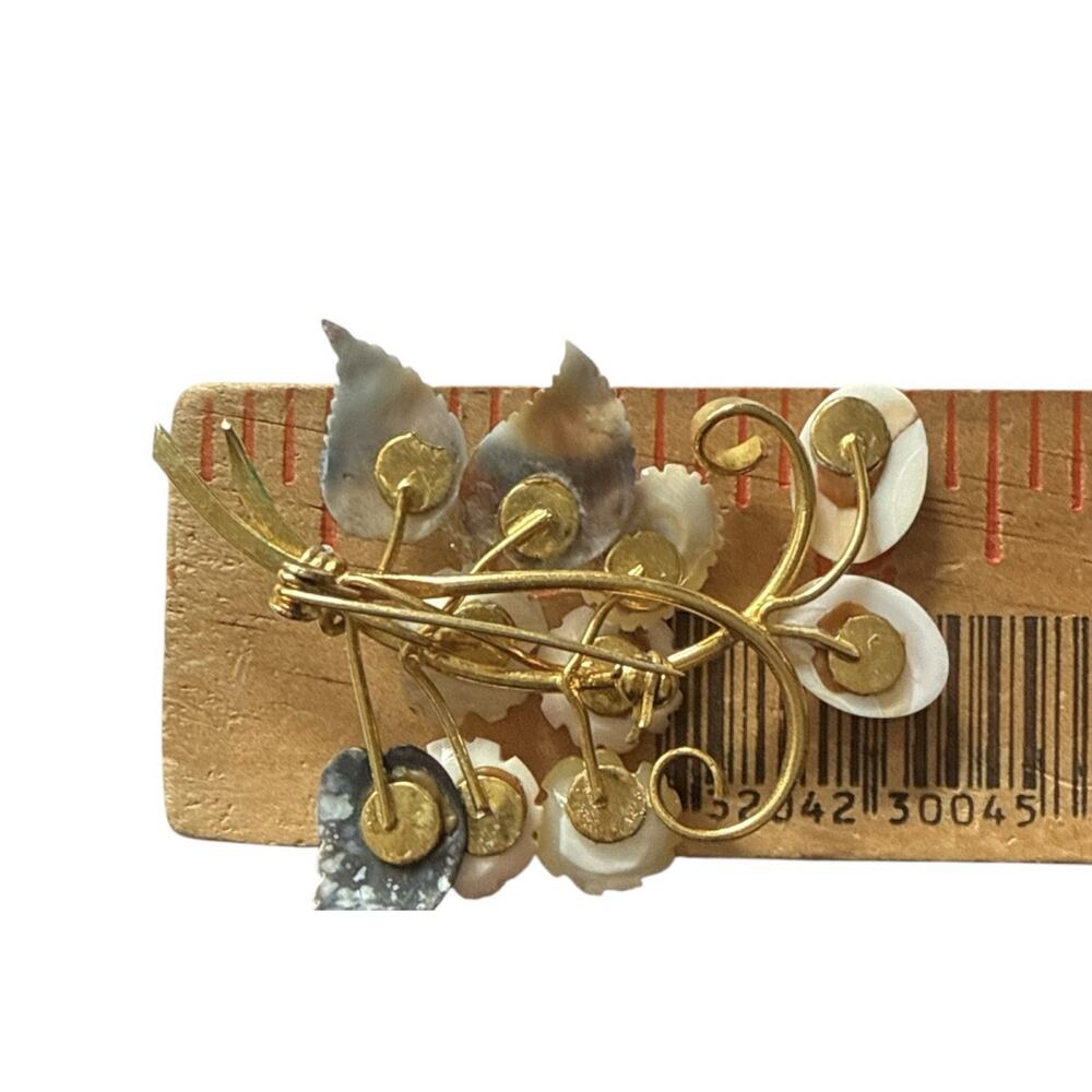 Vintage Mid-Century Modern Seashell Carved Leaf Brooch Gold Tone Pin - Picture 4 of 6